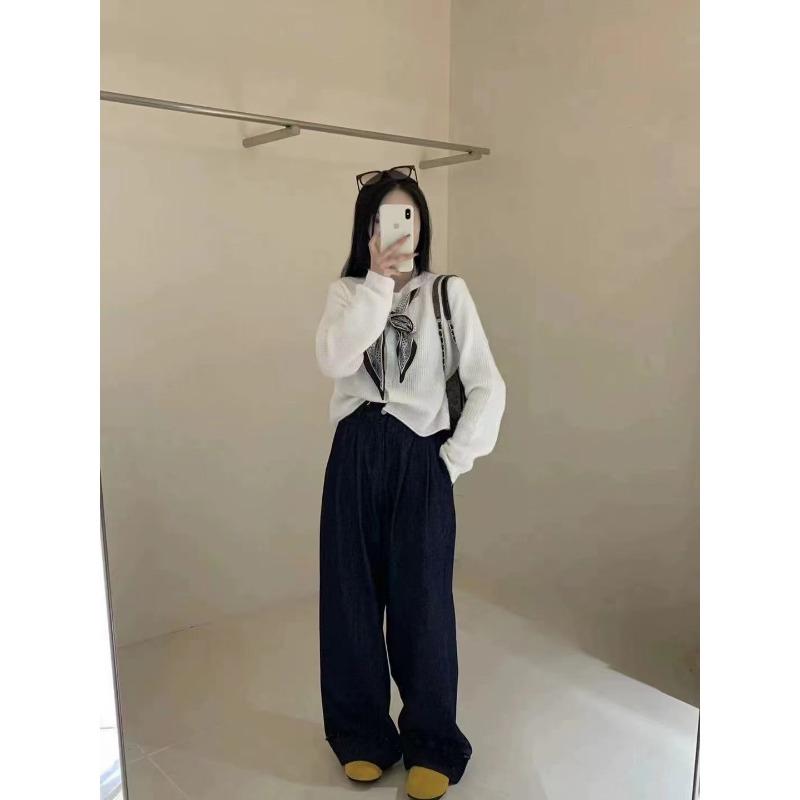 

Autumn and winter new fashion design sense niche knitted cardigan femininity elegant style with silk scarf sweater jacket