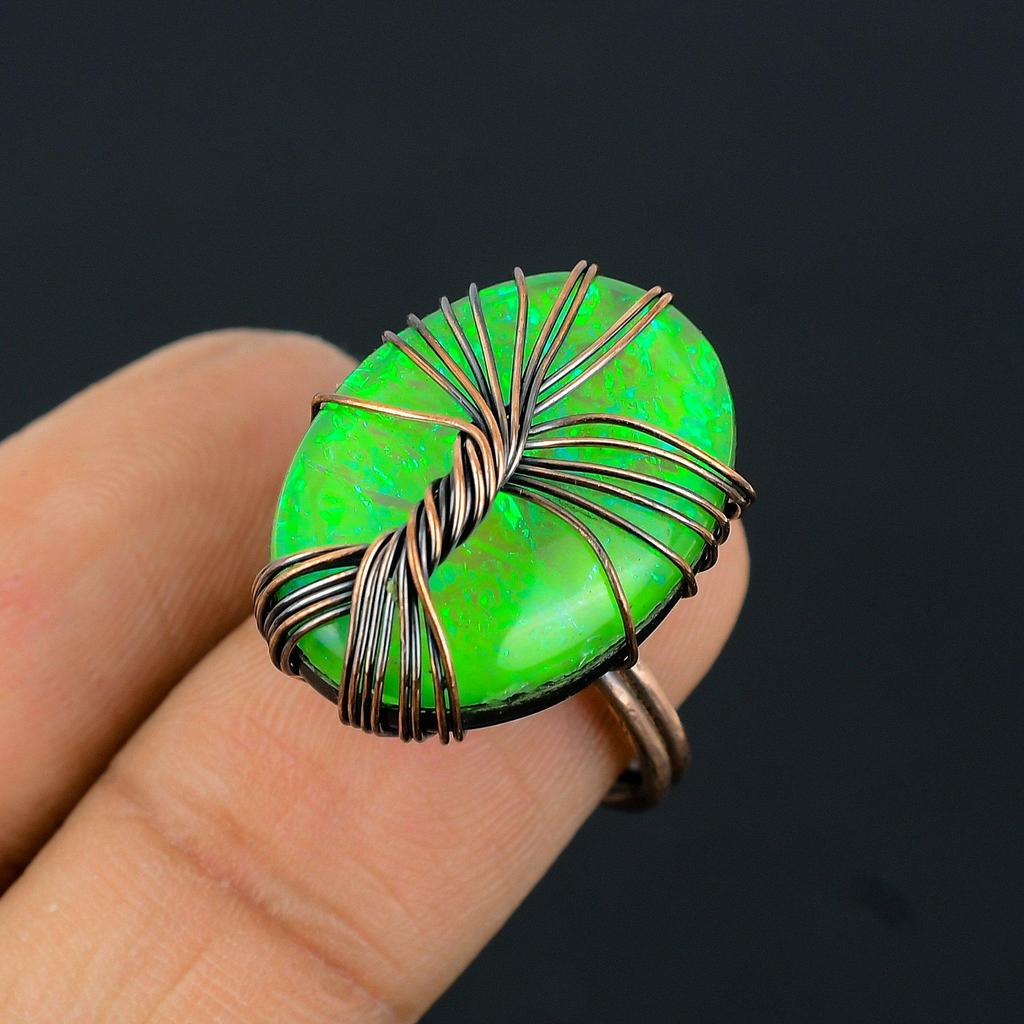 Australischer Triplet Opal Edelstein Kupferdraht gewickelt handgefertigter Schmuckring als Geschenk