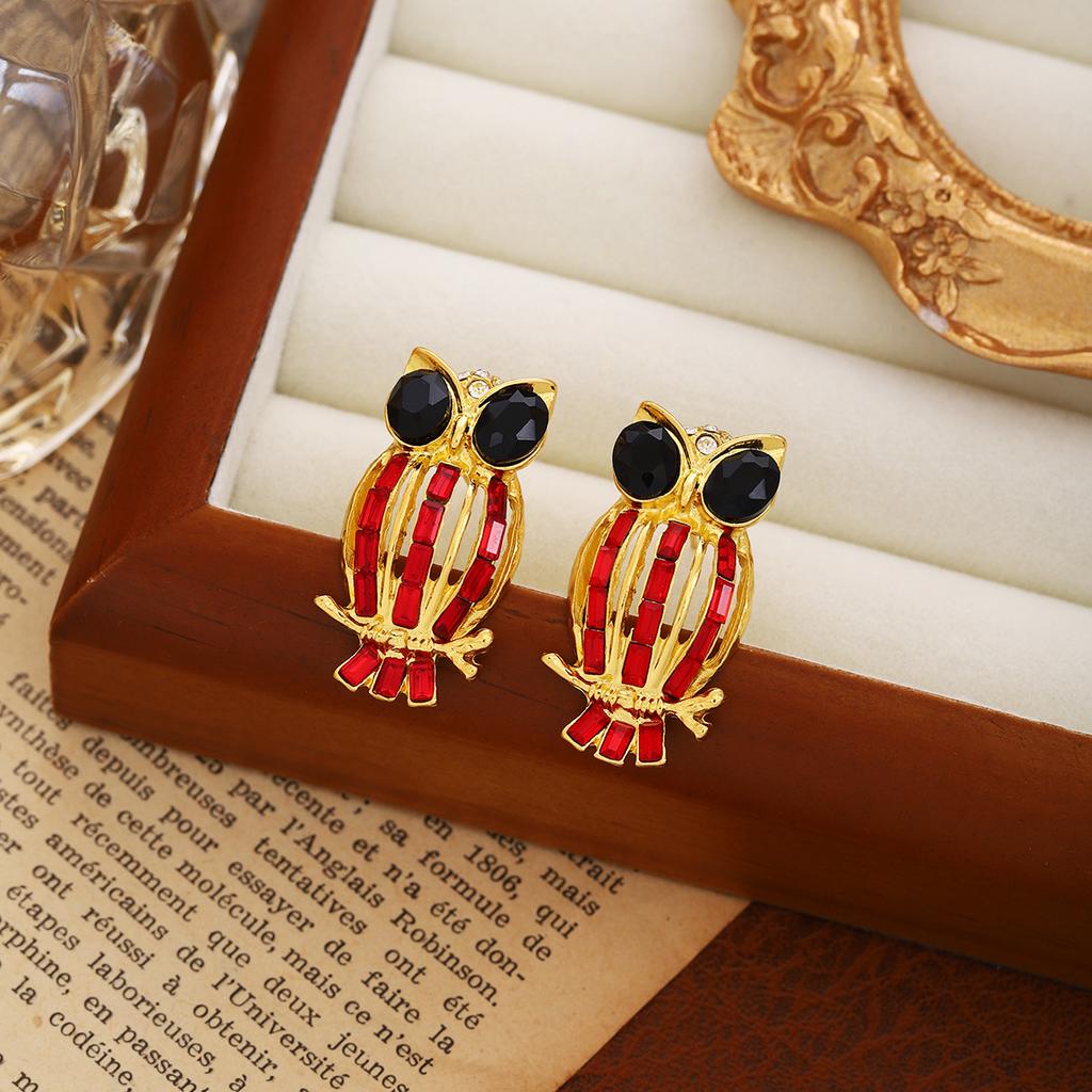 Medieval Vintage Colored Cat Eye Earrings, Heavy Industry Hollowed Out Diamond-Set Court Style High-End Fashion Earrings