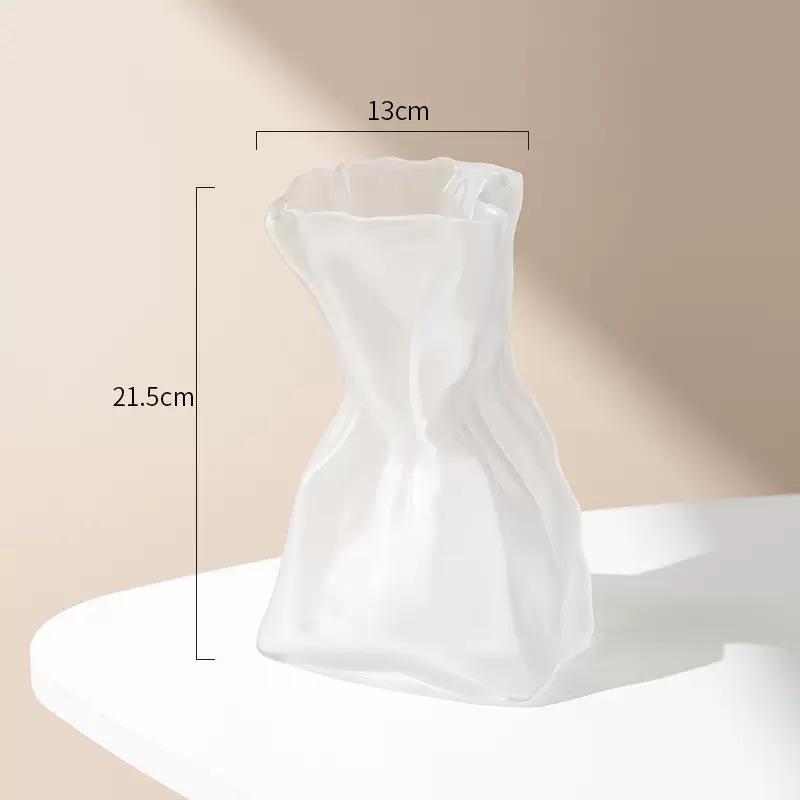 European Style Transparent Glass Vase for Creative Flower Arrangements - High-End Décor for Living Room or Desktop.