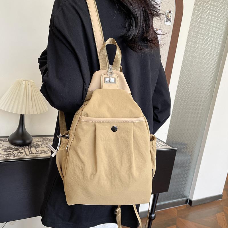 

Однотонный японский и корейский простой commuter маленький рюкзак, четырехсезонный ежедневный плечевой рюкзак большой вместимости. хаки