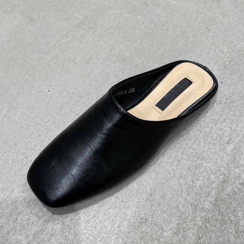 Mode SUOJIALUN Sommer Flacher Absatz Damen Slipper Mode Damen Lässig Runde Zehenpartie Slip-On Pantoletten Schuhe Outdoor Weiches Leder Sandalen Slides