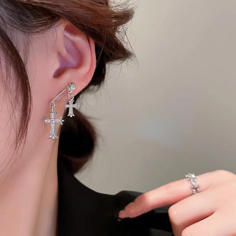 Trendy cool pin cross stud earrings women's niche design sense advanced cold wind earrings new trendy earrings