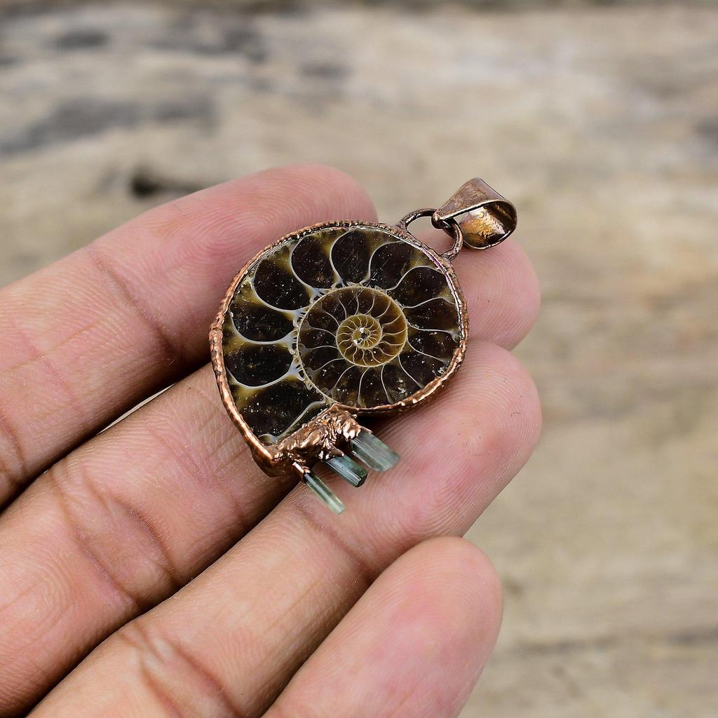 Přívěsek z fosilních amonitů, elektroformovaný měděný přívěsek, přívěsek z drahokamu, akvamarín, hrubý přívěsek, ručně tvarované elektroformované šperky, dárek pro ženy