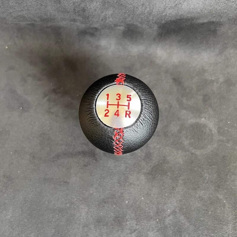 

New Manual 5 Speed Leather Real Carbon Fiber Gear Shift Knob For Suzuki SX4 Swift Alto Gear Ball Head leather 5 speed