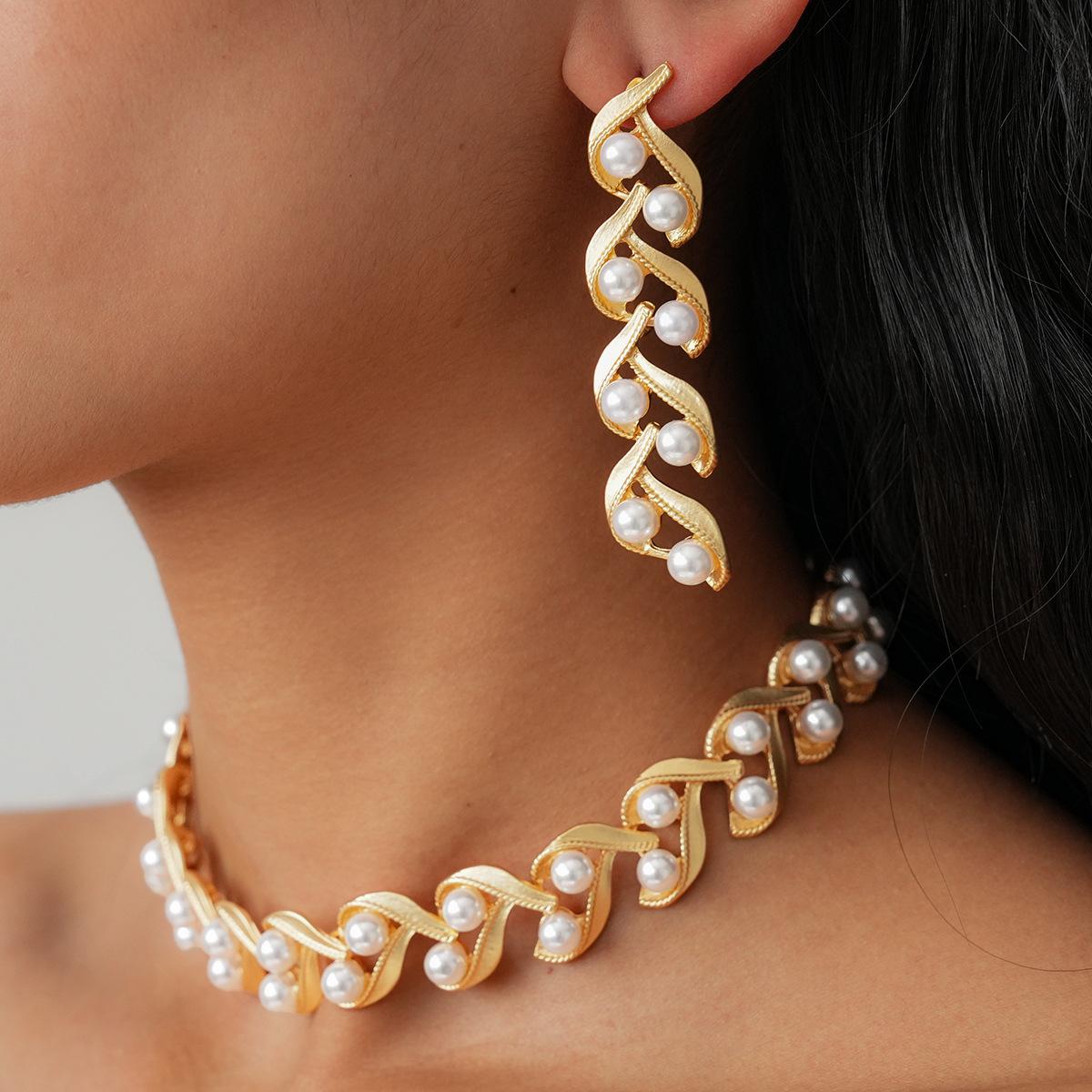 Niche retro palace style jewelry set, fashionable and versatile temperament золотой