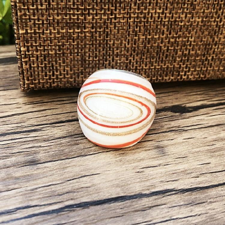 Umělecky zhotovené skleněné prsteny s květinovými motivy obalené drátkem Etnické galaktické téma Pohodlné šperky Kulturní designy