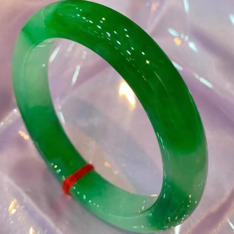 Bracelet en Jadéite Birmane Vert Vif de Type Glace avec Fleurs Flottantes