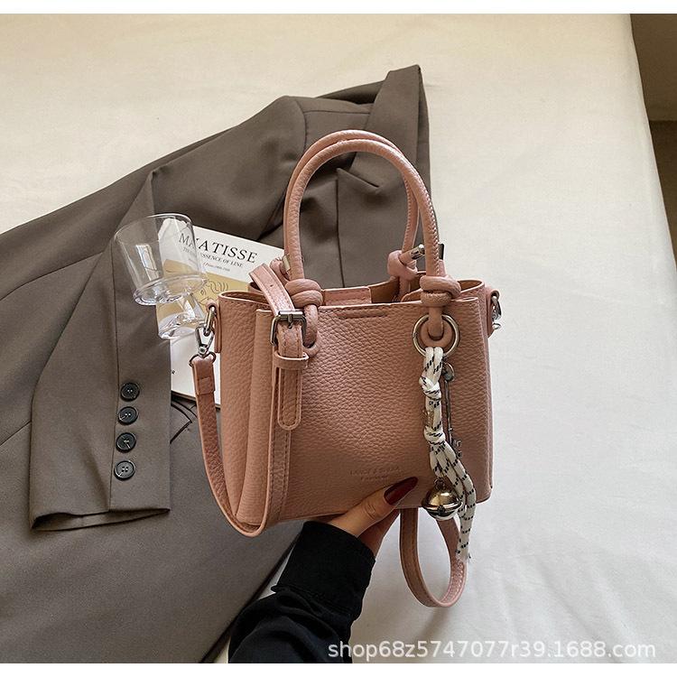 Large-capacity Bag Women's Spring and Summer 2025 New Simple and Versatile Soft Leather Messenger Bag Women's Casual Portable Bucket Bag