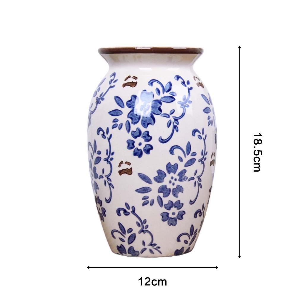 Vintage Blauw en Wit Porseleinen Kleine Vaas voor Bloemschikkingen – Retro Keramisch Ornament voor Woonkamer Decoratie.