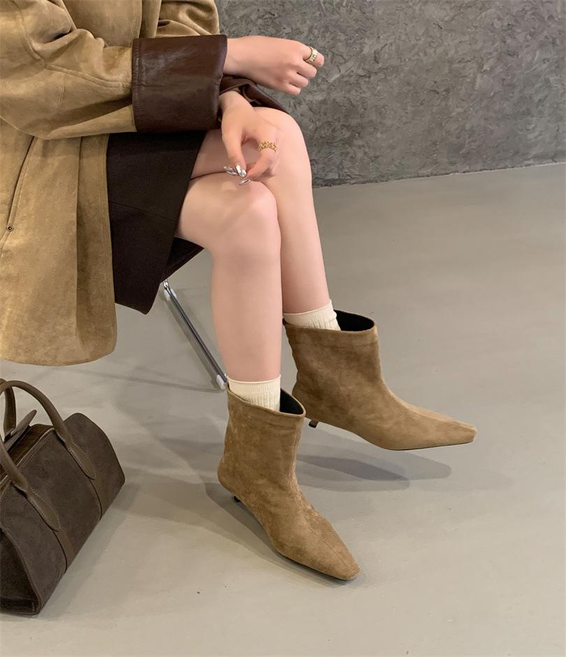 Super fire short boots women's 2025 new winter retro brown suede pointed cat and elastic thin boots