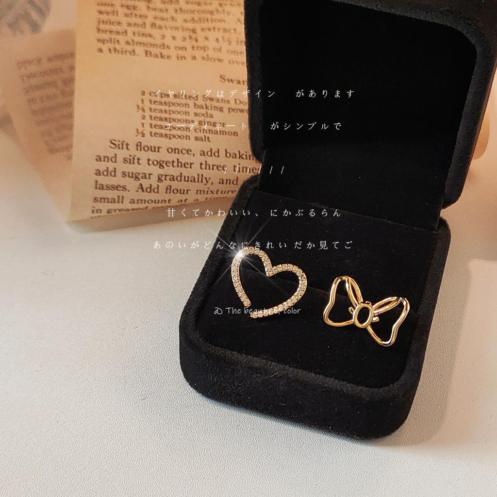 

Универсальные асимметричные серьги-гвоздики в форме банта, милые и симпатичные полые серьги с микро-инкрустацией циркония для женщин