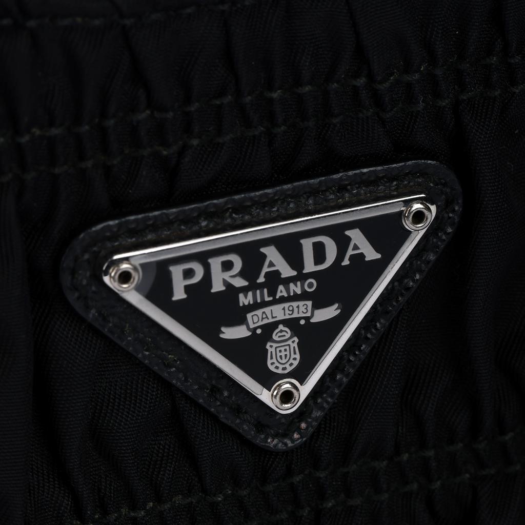 Prada Neuauflage Hobo gefaltete Mini-Handtasche aus Nylon und Saffiano-Leder Damenhandtaschen Schwarz 1NE204-QR1-F0002