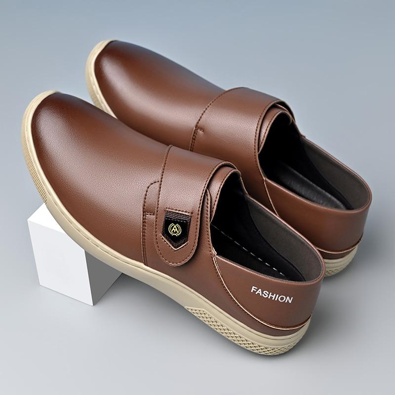 

Мужские кожаные туфли для бизнеса и отдыха 2025 новинка дышащие туфли на одной педали мужские трендовые универсальные нескользящие мужские туфли на мягкой подошве 44 чёрный