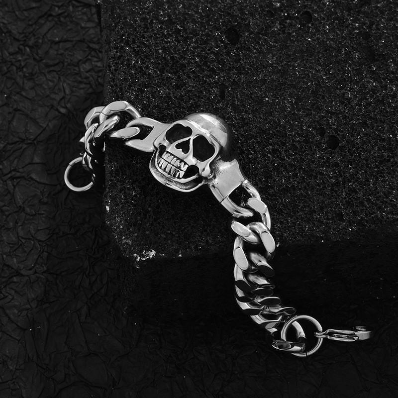 Herrenarmband aus Titanstahl mit Totenkopf im Vintage-Stil für modebewusste Männer
