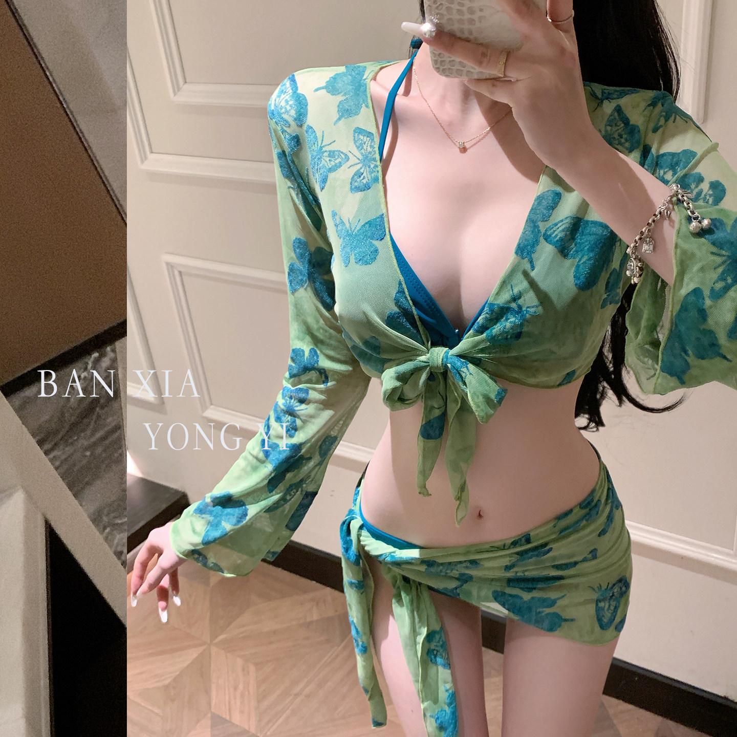 Beautiful swimsuit split four-piece white sexy bikini small breasts gather to cover the meat and look thin island resort hot spring S