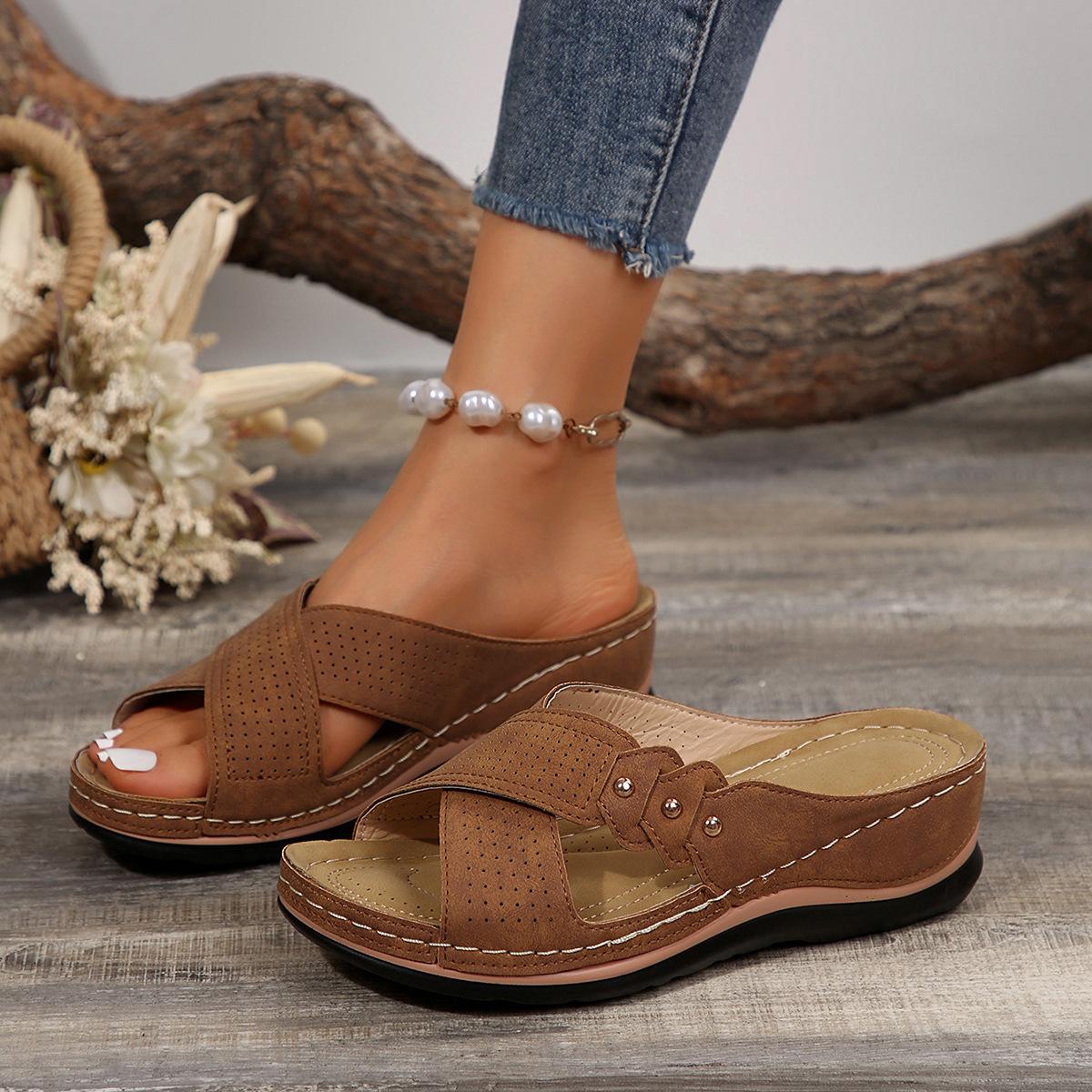 

2025 slope heel flat bottom casual slippers women s 2025 new cross strap solid color large size versatile shoes foreign trade 43 верблюд