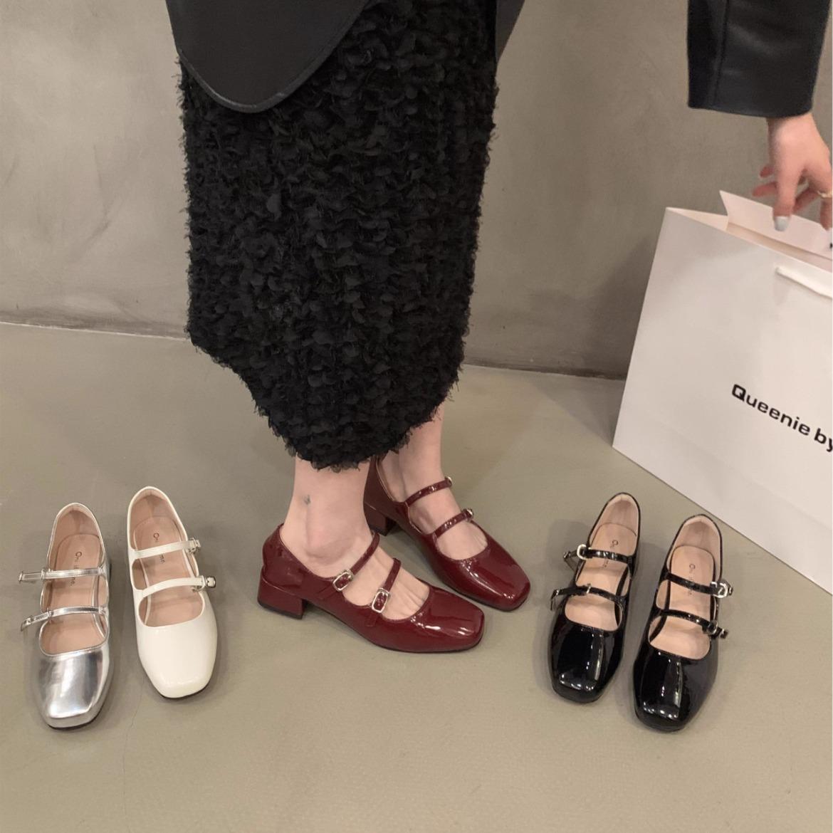 Cipriata Damen-Schuhe Mary Jane Mit T-Steg – Hellgrau Mit Blumendruck, Klobiger Niedrigabsatz – Aus PU & TPR