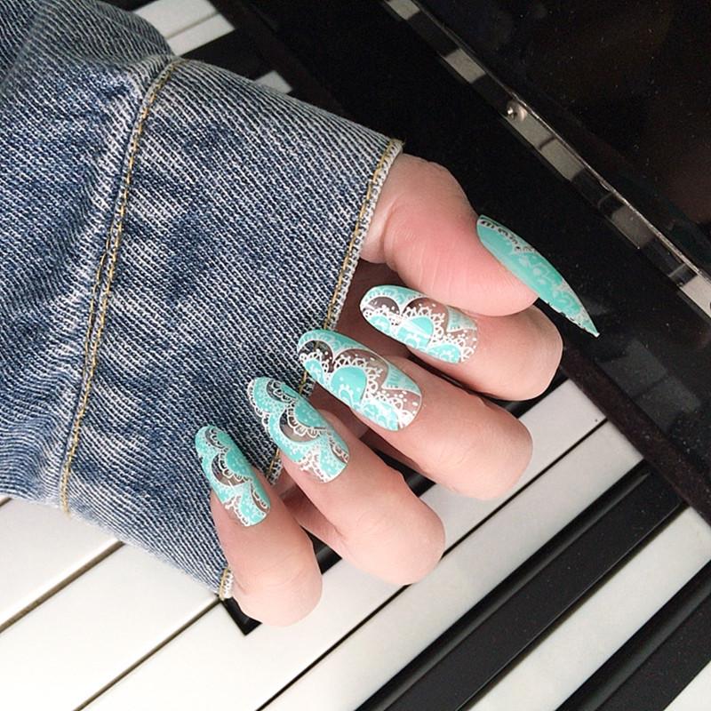 

Minimalist Green & White Lace Removable False Nails