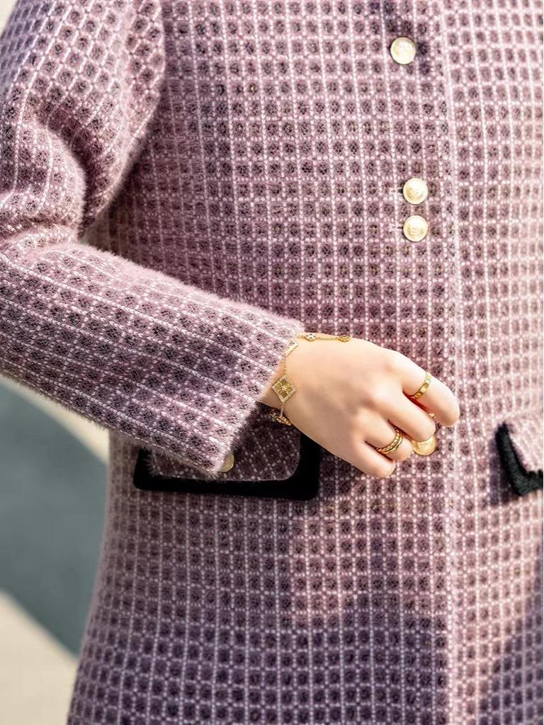 Elegant Women's Plaid Lapel Jacket - Stylish Spring 2026 Edition for Mature Women