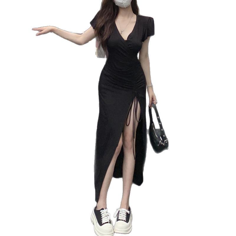 Spicy Girl Black Midi Dress: Slim Fit, Cinched Waist, Pleated Slit for a Sexy Date.