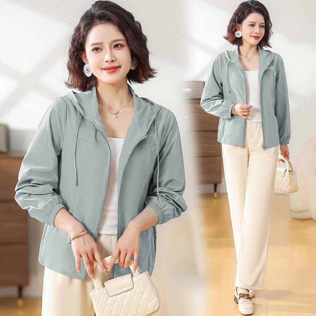 2026 Spring Hooded Jacket: Stylish Sun Protection for Moms, Breathable, Age-Defying Top for Middle-Aged and Elderly Women