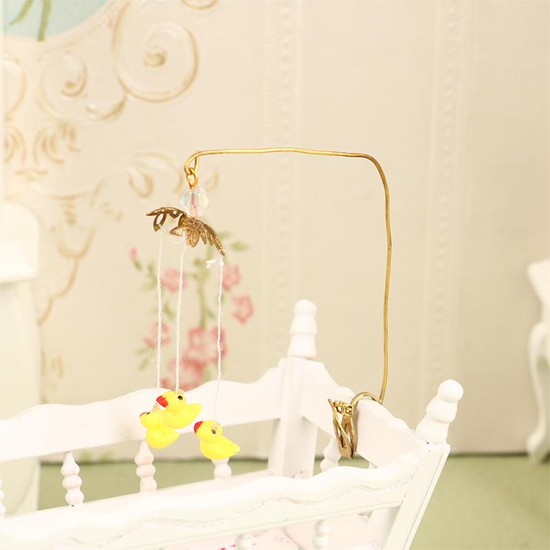 

1:12 Dollhouse Miniature Ducking Pendant Hanging Ornament Baby Bed Clamp Baby Sleep Toy Home Decor Doll House Accessories one size