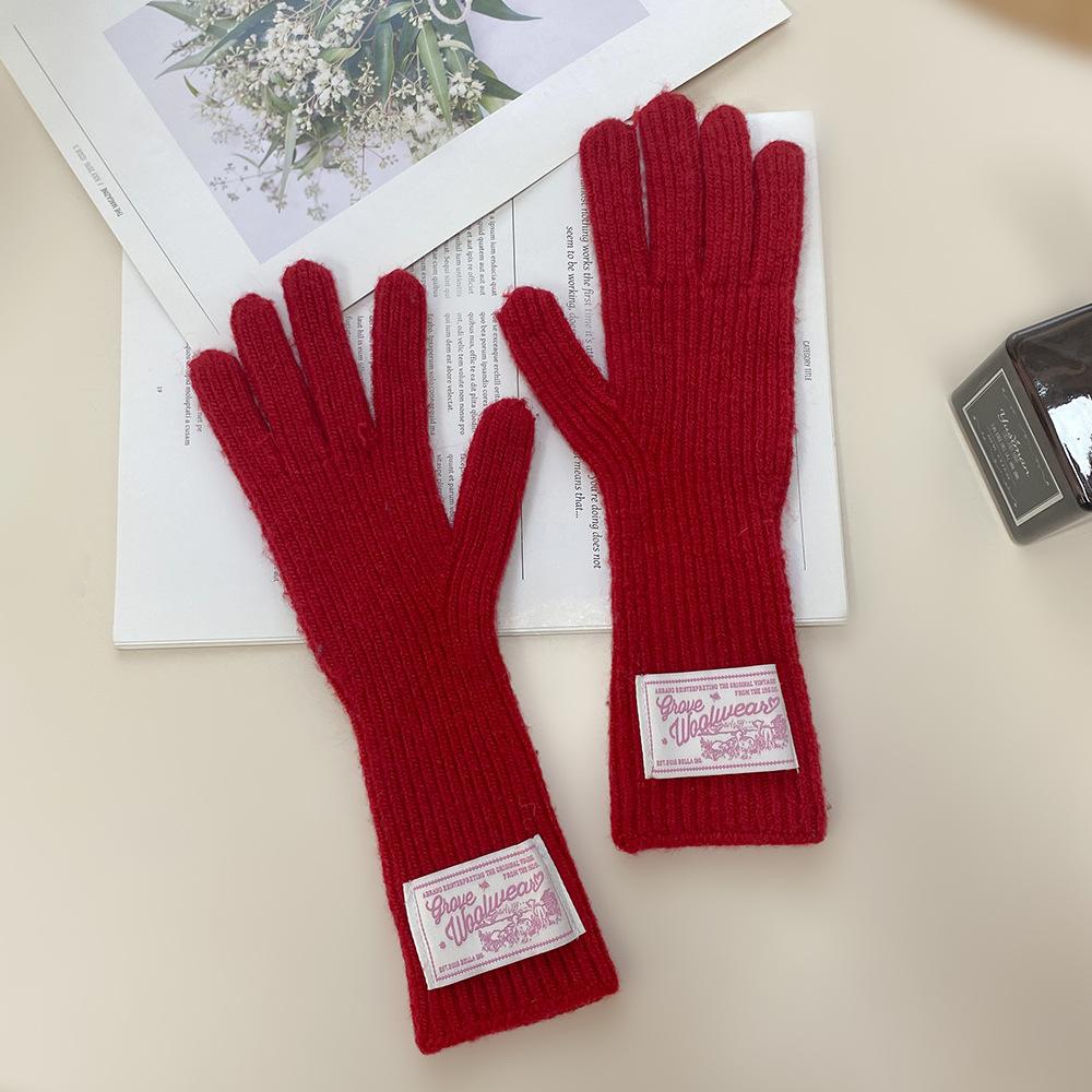 

Новая зимняя вязаная шапка для женщин, плюс бархат, ветрозащитная, корейский стиль, модная и универсальная, с милым медведем, шерстяная завязка, однотонная шапка average size