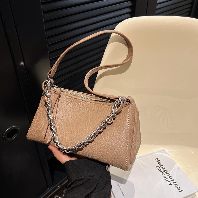 

Korean niche design triangular zongzi bag women s 2025 early autumn new chain single shoulder underarm bag versatile messenger bag 23*13*13 хаки