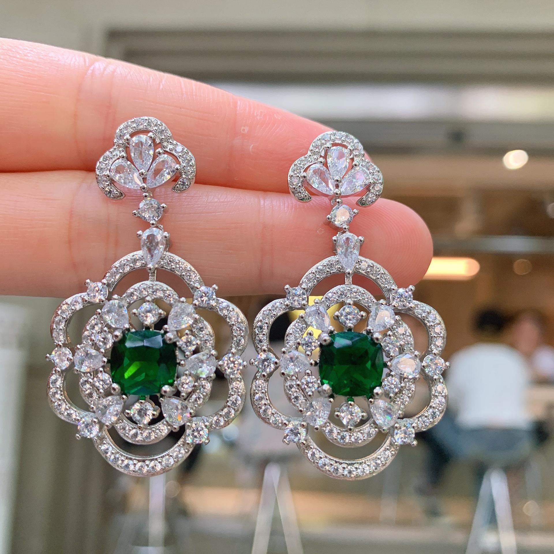 

European and American fashion popular colored treasure inlaid with white diamonds, retro simulated emerald earrings, women s temperament earrings,