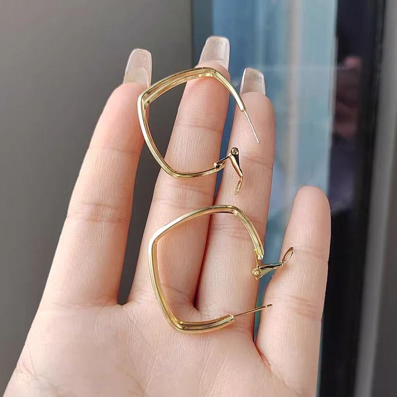 Trendy 2025 Korean Gold Statement Stud Earrings: Exaggerated, Stylish, Niche Design