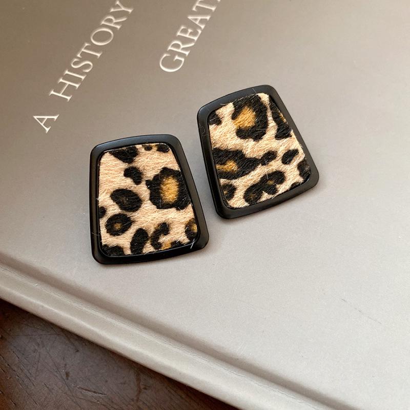 Geometric Leopard Print Heart Flower Stud Earrings - Retro & Versatile Luxury for Women