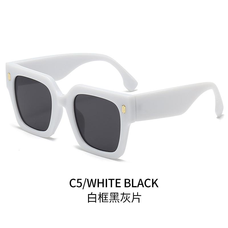 Trendy Square Sunglasses for Women & Men Fashionable UV Protection Glasses Stylish Shades for Sun Protection Must-Have Eyewear