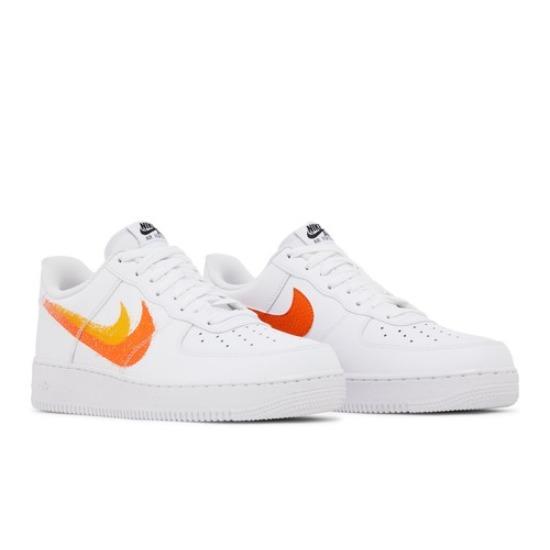 

Nike Air Force 1 07 Spray Paint Swoosh - Safety Orange FJ4228-100 EU 42.5 белый/золотой