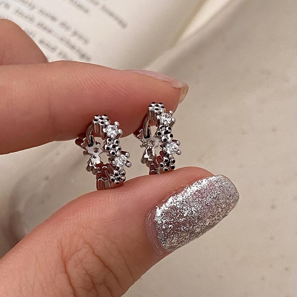 Korean Style Zircon Flower Stud Earrings - Women's Versatile Light Luxury Jewelry