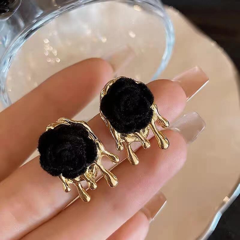 Vintage Sweet Cool Velvet Rose Drop Earrings for Women Ladies French Style Flowers Stud Earrings Wedding Jewelry Accessories