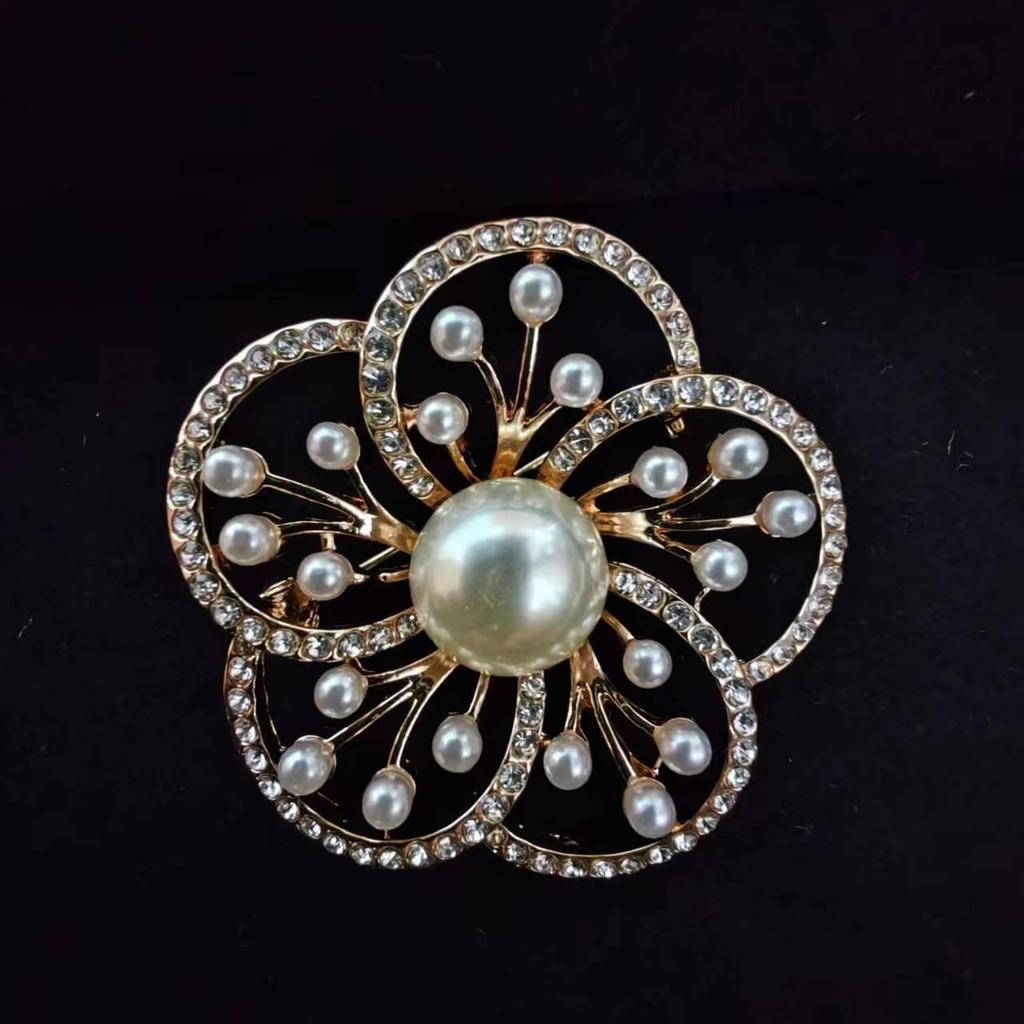 High-End Luxury Flower Pearl Brooch and Corsage Pin – Creative Versatile Accessory