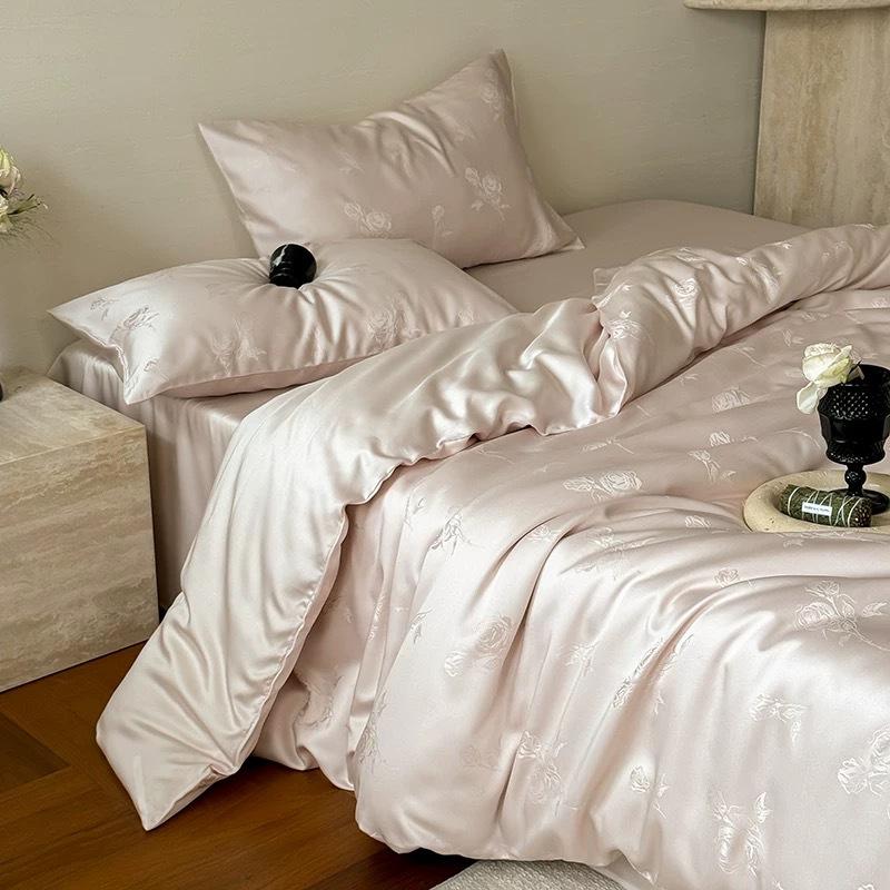 4-Piece Luxury Jacquard Ice Silk Cooling Comforter Set - Elegant Bedding Collection