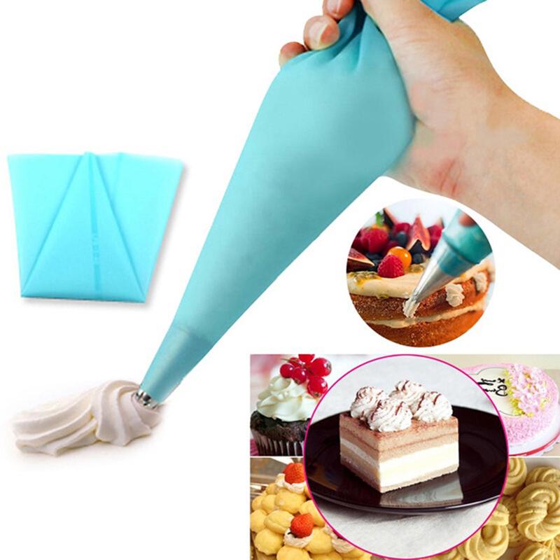 ATUCOHO Sac à Poche in Silicone per Glassa e Panna da Pasticceria Set da 6 Ugelli in Acciaio Inossidabile Set di Ugelli Decorativi per Torte Fai da Te Accessori da Cucina