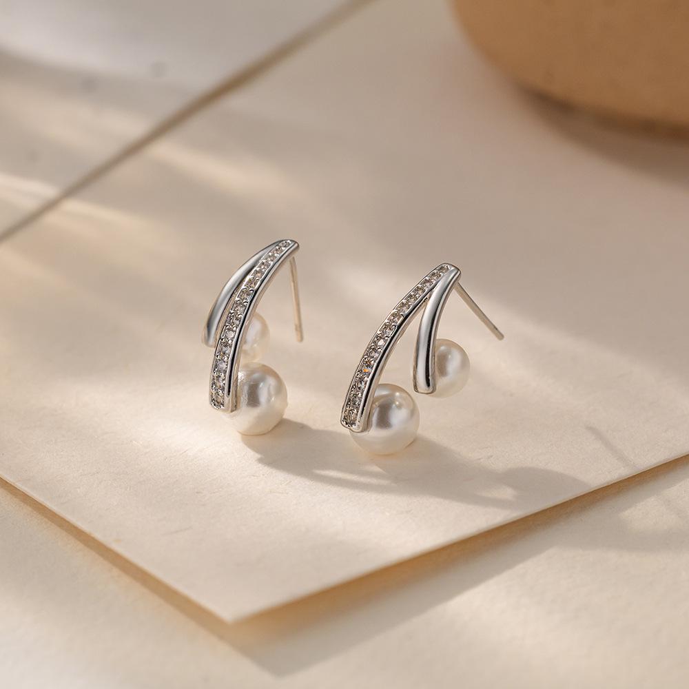 Gold-Plated Pearl Stud Earrings for Women - Fashionable, Light Luxury European & American Style