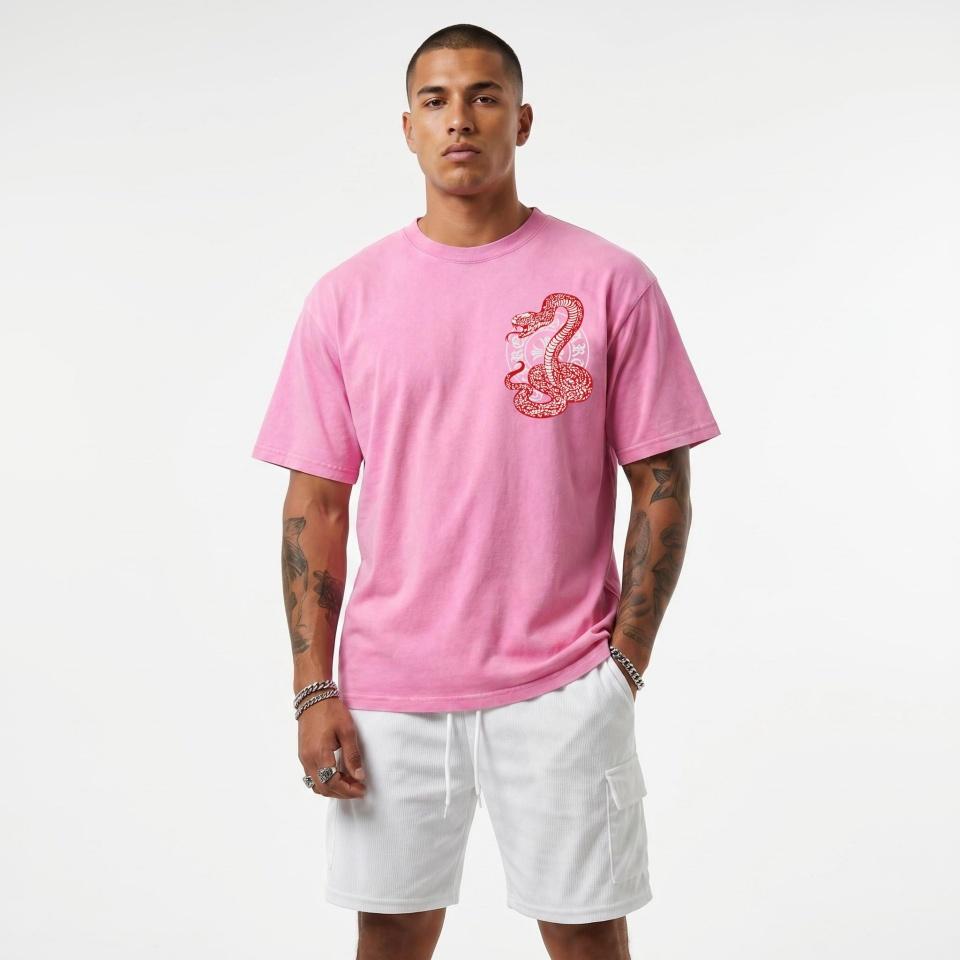 

Men s Hip Hop Fashion Set Pink Snake Print T-Shirt + Beige Cargo Shorts Vintage Washed Cotton Two Piece Streetwear Outfit Suits 2XL