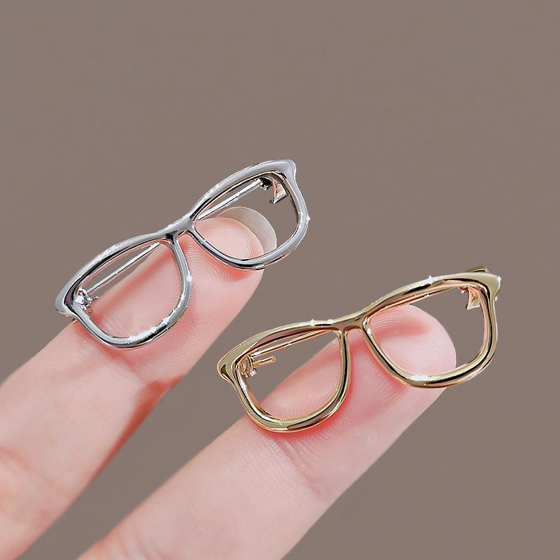 1pc Exquisite And Fashionable Gold and Silver Dual Color Glasses Design Brooch Unlocks Personalized and Niche Fashion Matching