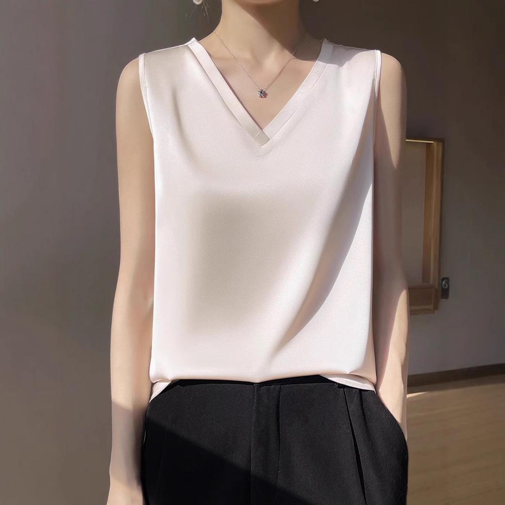 

Women s White Mulberry Silk V-Neck Sleeveless Camisole Top Medium