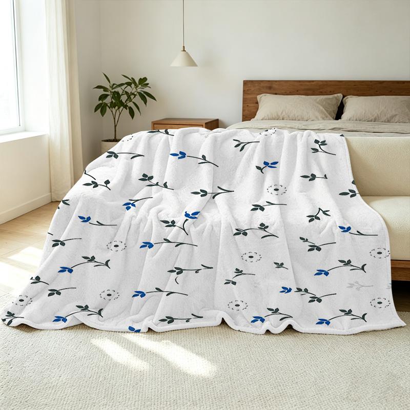 Lightweight Floral Flannel Throw Blanket – Soft Cozy, Perfect for Home Relaxation, Decoration & Holiday (Christmas/Halloween) Use