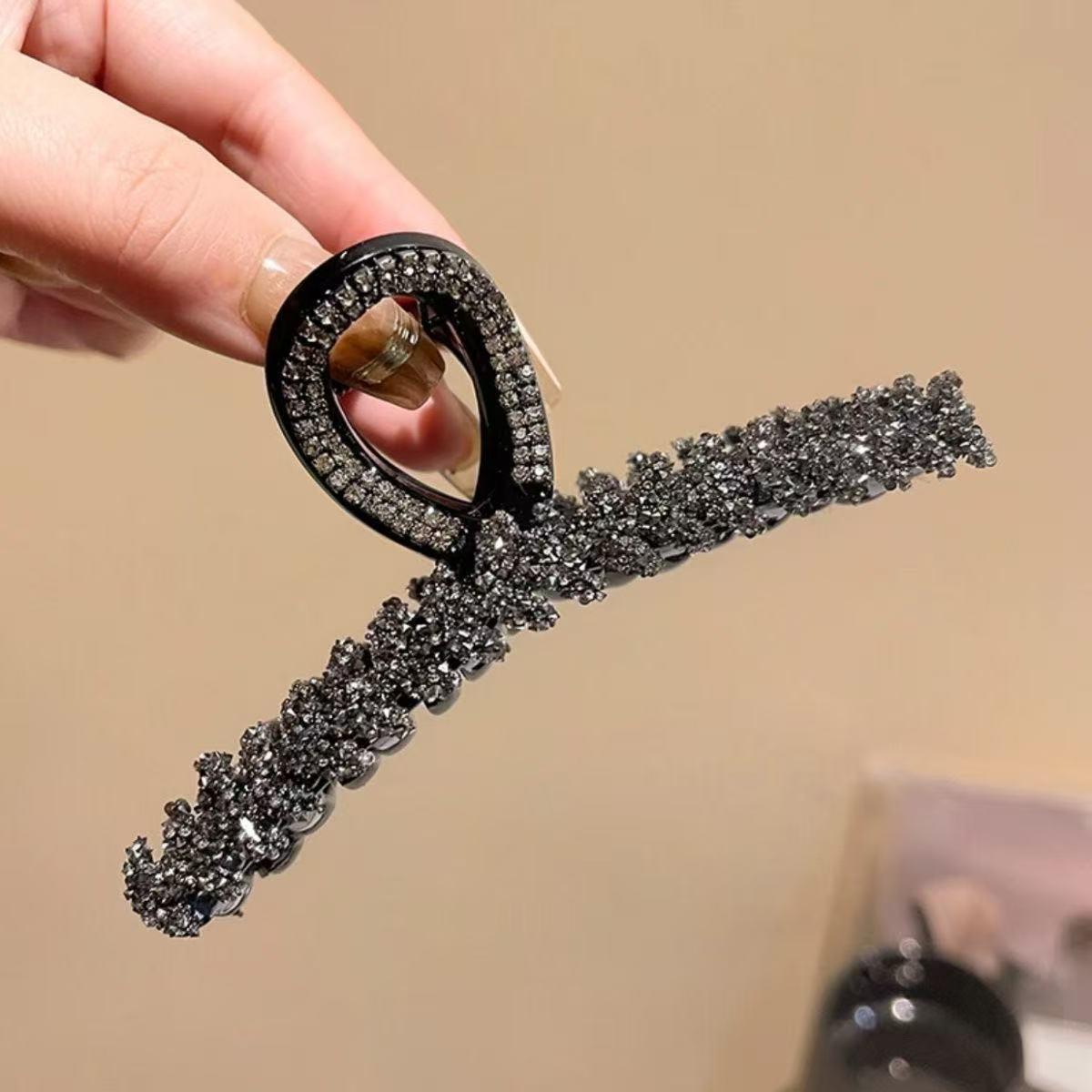 Stylish Wheat Ear Claw Clip: Sparkling Full Diamond Chain Hairpin for Elegant Women s Hairstyles