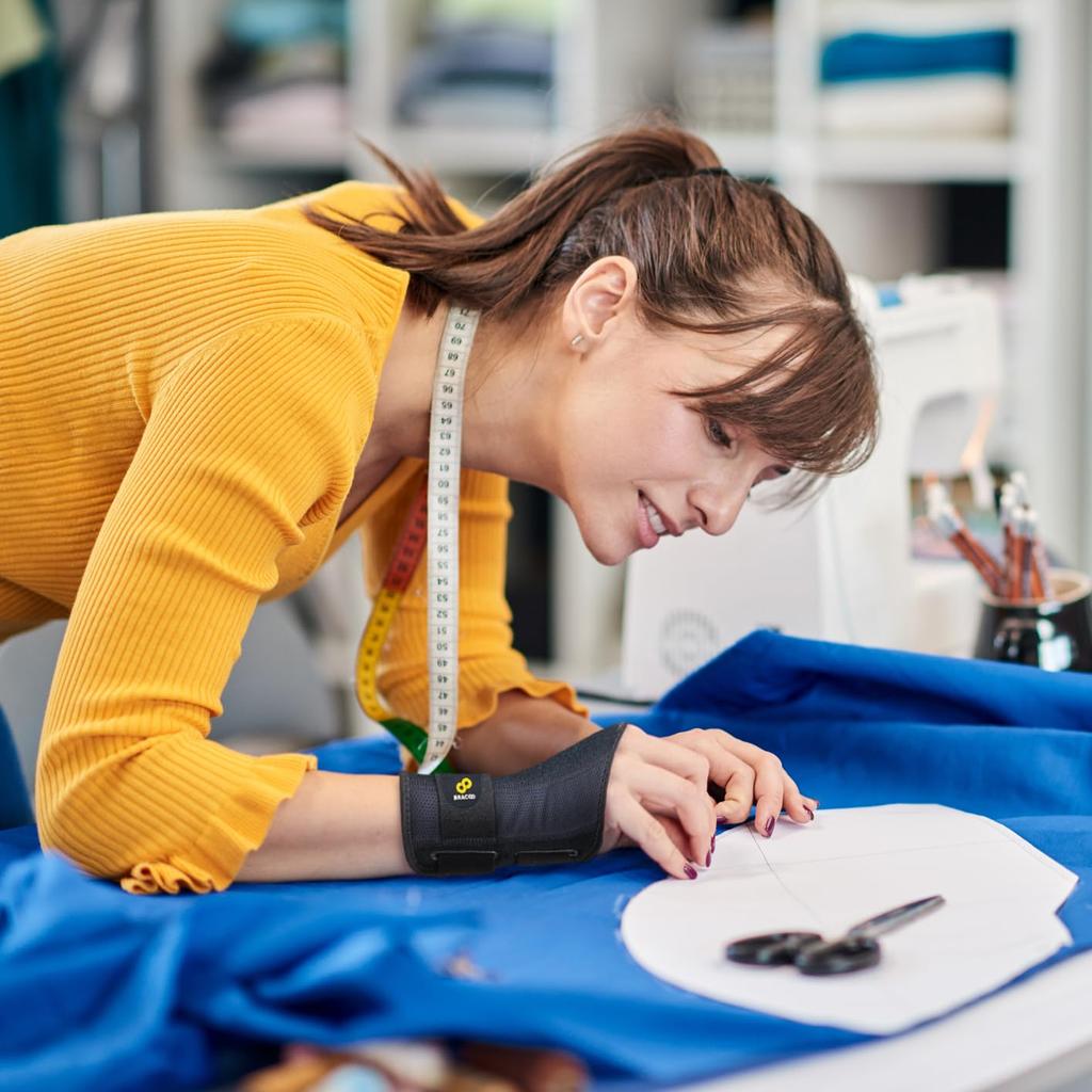 Bracoo WB30 Wrist Supporter Wrist Brace Black