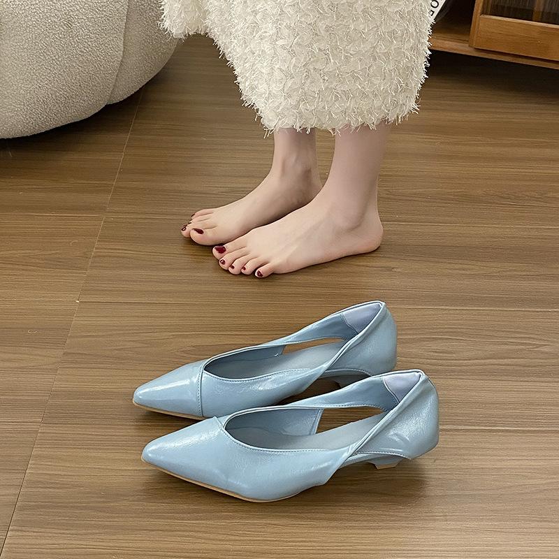 European Station Women's Shoes 2025 Spring New Oil Wax Leather Fashion Hollow Cat Heel Shoes Women's Pointed Comfortable Low Heel Single Shoes