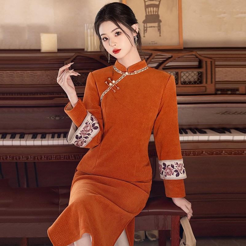 Warm Winter Chinese-Inspired Long Sleeve Cheongsam Dress With Fleece Lining Stand Collar Design Women