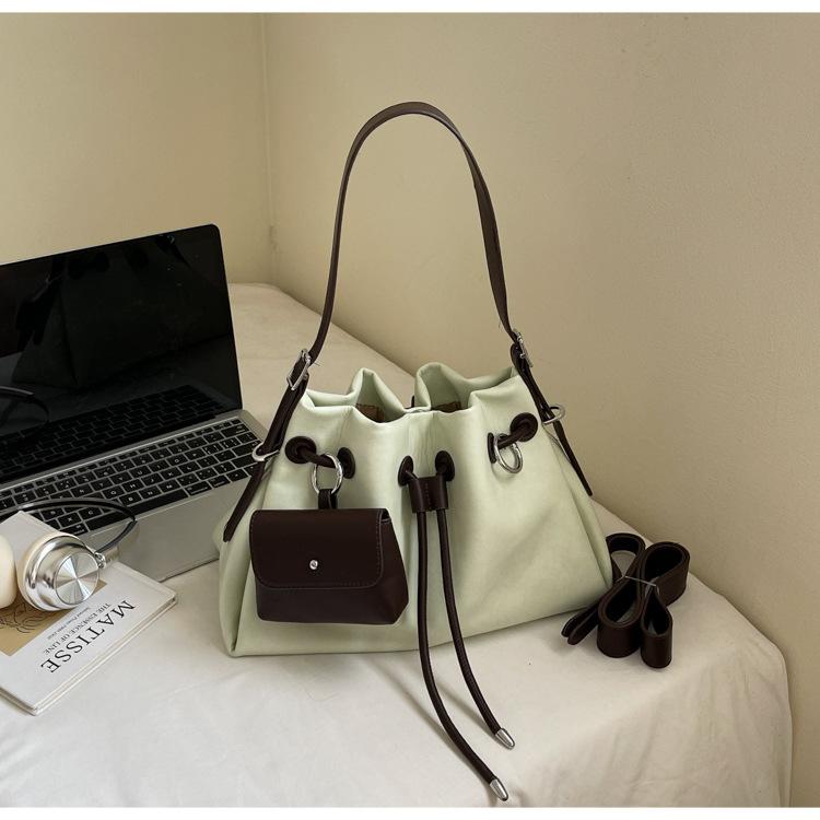 New Niche Pleated Shoulder Bag Lazy Wind Light Underarm Bucket Bag Large Capacity Messenger Bag Women