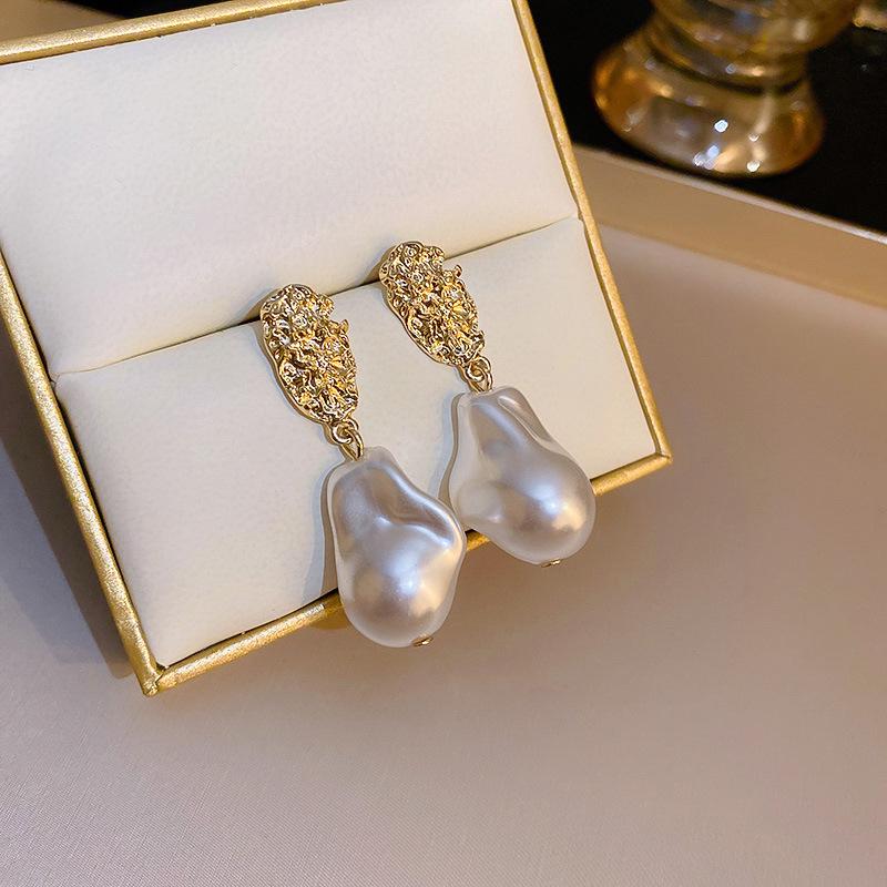 Elegant Zircon Pearl French Retro Luxury Earrings 2025